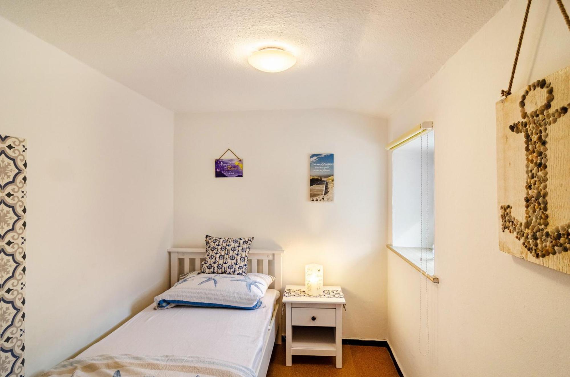 Krummhörn Ferienhaus Segelboot מראה חיצוני תמונה